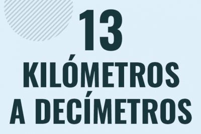 Profesor en pizarra explicando cuanto es 13 kilometros en decimetros o como pasar de 13 km a dm