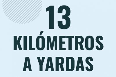 Profesor en pizarra explicando cuanto es 13 kilometros en yardas o como pasar de 13 km a yd