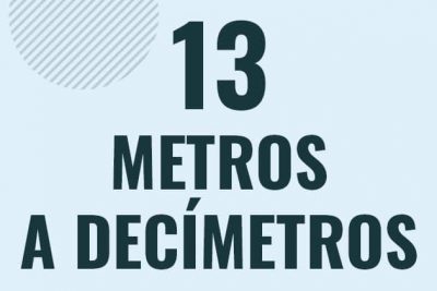 Profesor en pizarra explicando cuanto es 13 metros en decimetros o como pasar de 13 m a dm