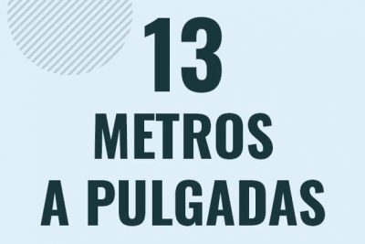 Profesor en pizarra explicando cuanto es 13 metros en pulgadas o como pasar de 13 m a in