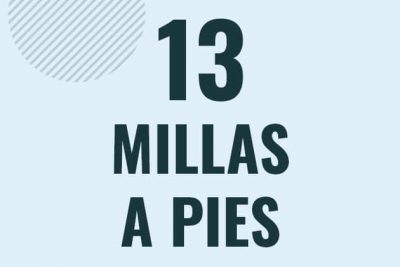 Profesor en pizarra explicando cuanto es 13 millas en pies o como pasar de 13 mi a ft