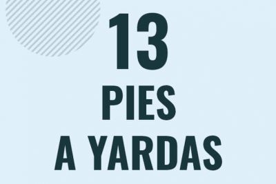 Profesor en pizarra explicando cuanto es 13 pies en yardas o como pasar de 13 ft a yd