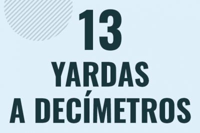 Profesor en pizarra explicando cuanto es 13 yardas en decimetros o como pasar de 13 yd a dm