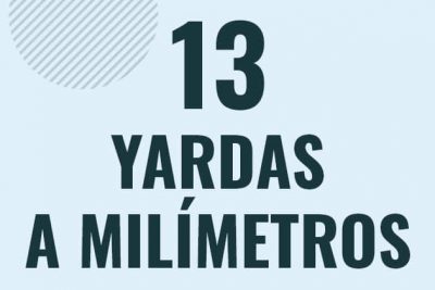 Profesor en pizarra explicando cuanto es 13 yardas en milimetros o como pasar de 13 yd a mm