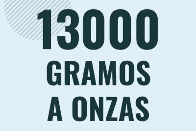 Profesor en pizarra explicando cuanto es 13000 gramos en onzas o como pasar de 13000 g a oz