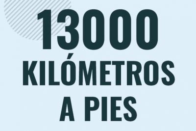 Profesor en pizarra explicando cuanto es 13000 kilometros en pies o como pasar de 13000 km a ft