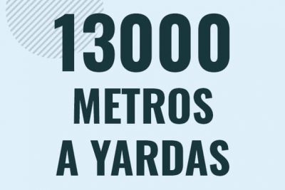 Profesor en pizarra explicando cuanto es 13000 metros en yardas o como pasar de 13000 m a yd