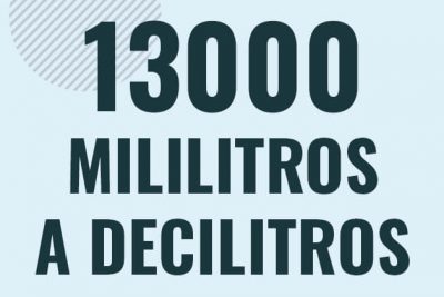 Profesor en pizarra explicando cuanto es 13000 mililitros en decilitros o como pasar de 13000 ml a dl