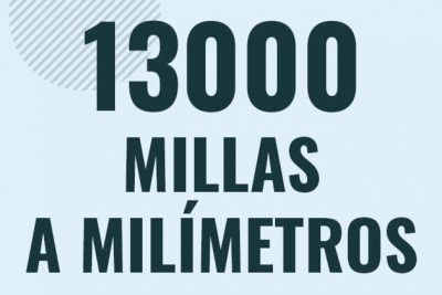 Profesor en pizarra explicando cuanto es 13000 millas en milimetros o como pasar de 13000 mi a mm