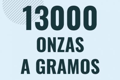 Profesor en pizarra explicando cuanto es 13000 onzas en gramos o como pasar de 13000 oz a g
