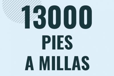 Profesor en pizarra explicando cuanto es 13000 pies en millas o como pasar de 13000 ft a mi