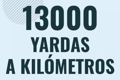 Profesor en pizarra explicando cuanto es 13000 yardas en kilometros o como pasar de 13000 yd a km