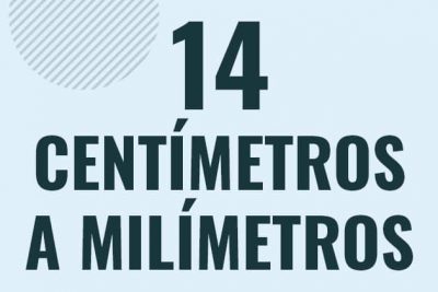 Profesor en pizarra explicando cuanto es 14 centimetros en milimetros o como pasar de 14 cm a mm