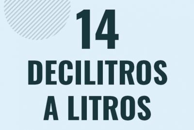Profesor en pizarra explicando cuanto es 14 decilitros en litros o como pasar de 14 dl a l