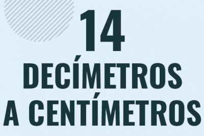 Profesor en pizarra explicando cuanto es 14 decimetros en centimetros o como pasar de 14 dm a cm