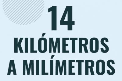 Profesor en pizarra explicando cuanto es 14 kilometros en milimetros o como pasar de 14 km a mm