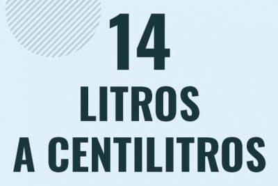 Profesor en pizarra explicando cuanto es 14 litros en centilitros o como pasar de 14 l a cl