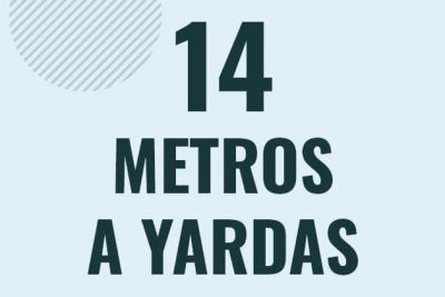 Profesor en pizarra explicando cuanto es 14 metros en yardas o como pasar de 14 m a yd