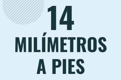 Profesor en pizarra explicando cuanto es 14 milimetros en pies o como pasar de 14 mm a ft