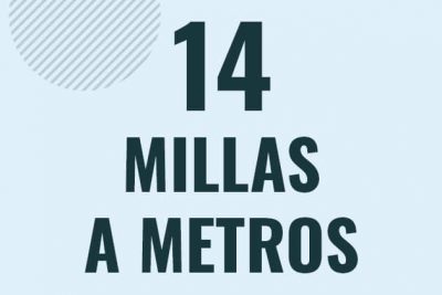 Profesor en pizarra explicando cuanto es 14 millas en metros o como pasar de 14 mi a m