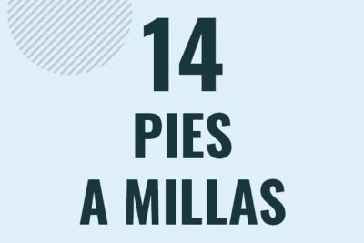Profesor en pizarra explicando cuanto es 14 pies en millas o como pasar de 14 ft a mi