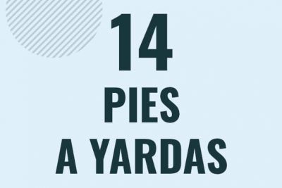 Profesor en pizarra explicando cuanto es 14 pies en yardas o como pasar de 14 ft a yd