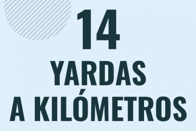 Profesor en pizarra explicando cuanto es 14 yardas en kilometros o como pasar de 14 yd a km