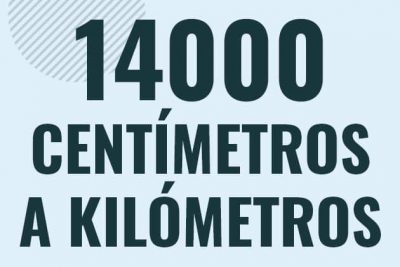 Profesor en pizarra explicando cuanto es 14000 centimetros en kilometros o como pasar de 14000 cm a km