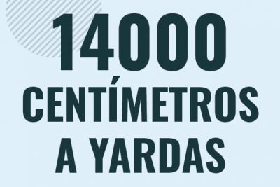 Profesor en pizarra explicando cuanto es 14000 centimetros en yardas o como pasar de 14000 cm a yd