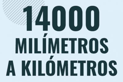 Profesor en pizarra explicando cuanto es 14000 milimetros en kilometros o como pasar de 14000 mm a km