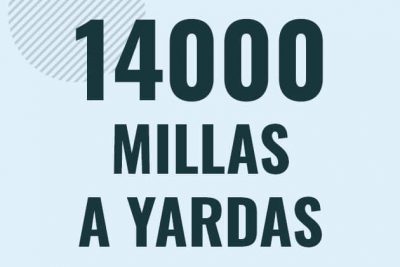 Profesor en pizarra explicando cuanto es 14000 millas en yardas o como pasar de 14000 mi a yd