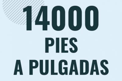 Profesor en pizarra explicando cuanto es 14000 pies en pulgadas o como pasar de 14000 ft a in