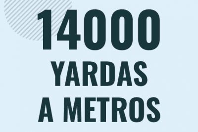 Profesor en pizarra explicando cuanto es 14000 yardas en metros o como pasar de 14000 yd a m