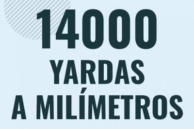 Profesor en pizarra explicando cuanto es 14000 yardas en milimetros o como pasar de 14000 yd a mm