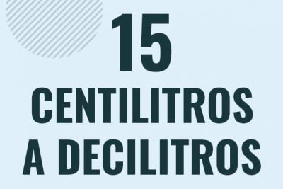 Profesor en pizarra explicando cuanto es 15 centilitros en decilitros o como pasar de 15 cl a dl