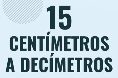 Profesor en pizarra explicando cuanto es 15 centimetros en decimetros o como pasar de 15 cm a dm