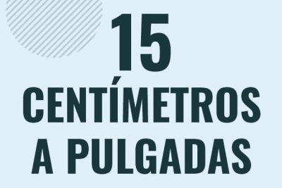 Profesor en pizarra explicando cuanto es 15 centimetros en pulgadas o como pasar de 15 cm a in