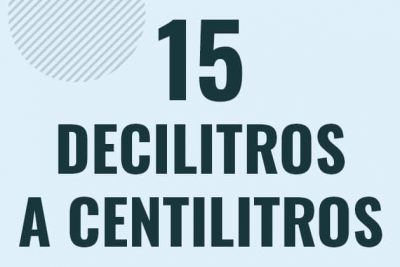 Profesor en pizarra explicando cuanto es 15 decilitros en centilitros o como pasar de 15 dl a cl