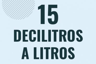 Profesor en pizarra explicando cuanto es 15 decilitros en litros o como pasar de 15 dl a l