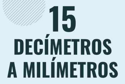 Profesor en pizarra explicando cuanto es 15 decimetros en milimetros o como pasar de 15 dm a mm
