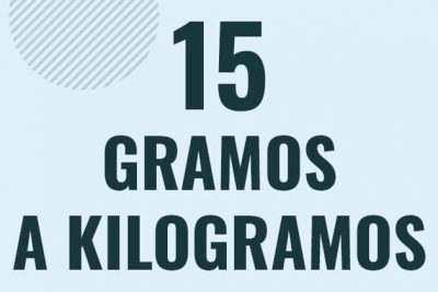 Profesor en pizarra explicando cuanto es 15 gramos en kilogramos o como pasar de 15 g a kg
