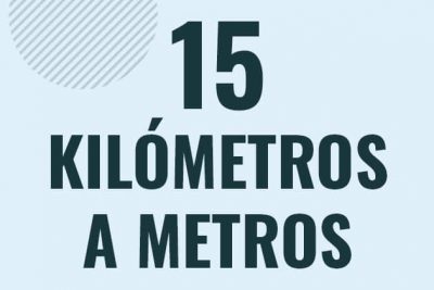 Profesor en pizarra explicando cuanto es 15 kilometros en metros o como pasar de 15 km a m