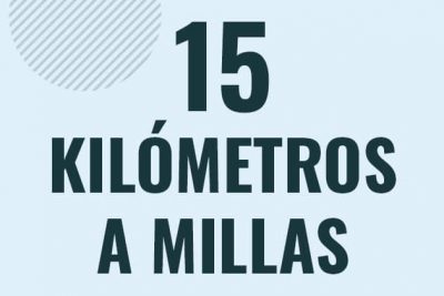 Profesor en pizarra explicando cuanto es 15 kilometros en millas o como pasar de 15 km a mi