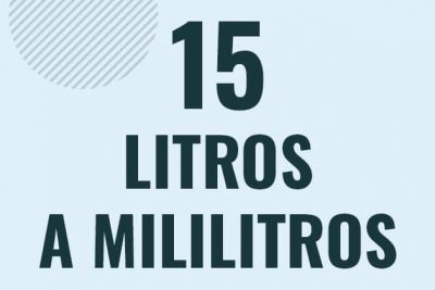 Profesor en pizarra explicando cuanto es 15 litros en mililitros o como pasar de 15 l a ml