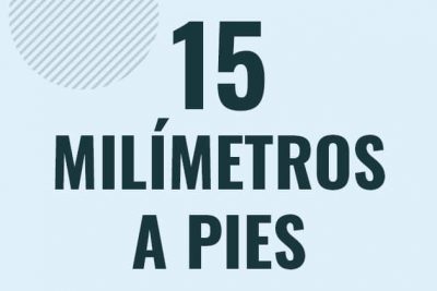 Profesor en pizarra explicando cuanto es 15 milimetros en pies o como pasar de 15 mm a ft