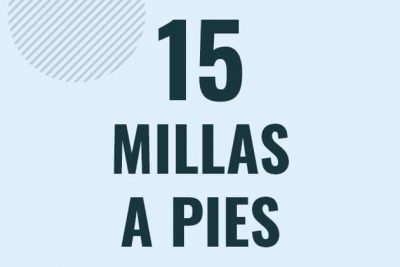 Profesor en pizarra explicando cuanto es 15 millas en pies o como pasar de 15 mi a ft