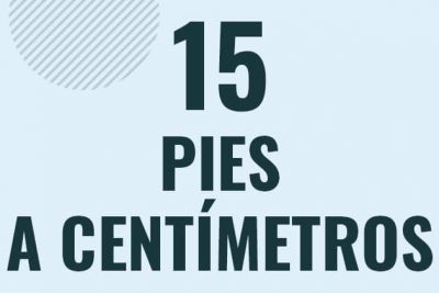 Profesor en pizarra explicando cuanto es 15 pies en centimetros o como pasar de 15 ft a cm