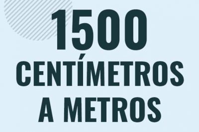 Profesor en pizarra explicando cuanto es 1500 centimetros en metros o como pasar de 1500 cm a m