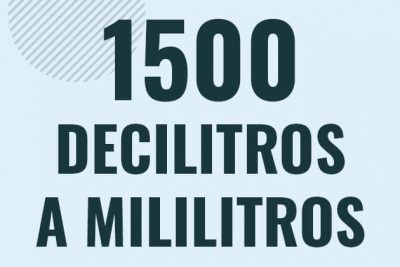 Profesor en pizarra explicando cuanto es 1500 decilitros en mililitros o como pasar de 1500 dl a ml