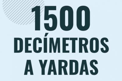 Profesor en pizarra explicando cuanto es 1500 decimetros en yardas o como pasar de 1500 dm a yd